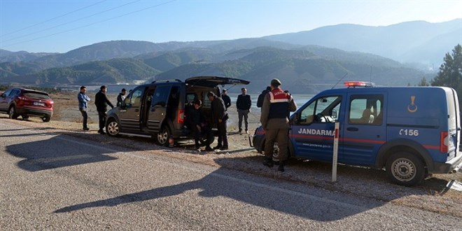 Sinop'ta uurumda bulunan kadn cesedi ekiplerce karld