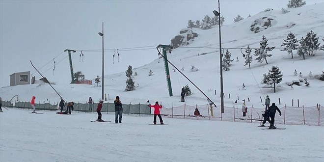 Kayak merkezlerinde en fazla kar kal�nl��� Kartalkaya'da �l��ld�