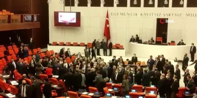 TBMM'de vekiller arasında yumruklu kavga