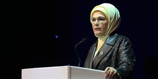 Emine Erdo�an: T�m d�nyay� sava�a 'hay�r' demeye davet ediyorum