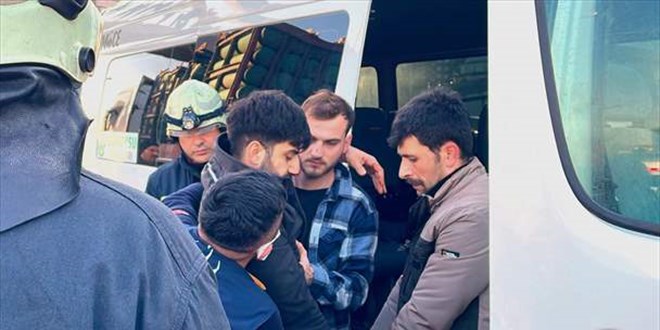 Rize'de okul servisi park halindeki tıra çarptı, 1 kişi öldü,13 kişi yaralandı