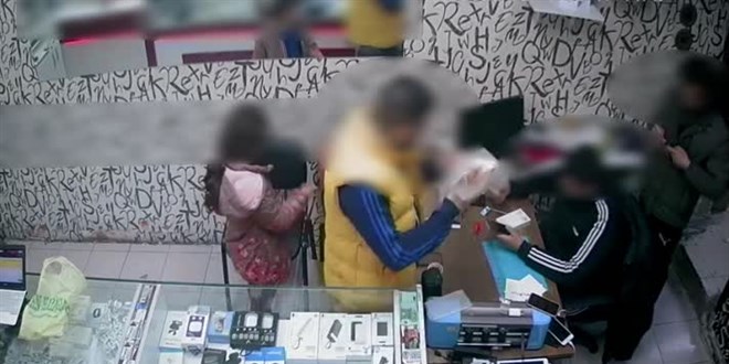 Mersin'de ambulanstan telefon çalan zanlı kamera kayıtlarından tespit edilerek tutuklandı