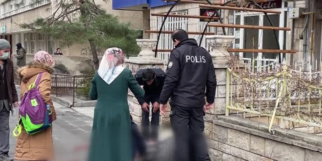 Konya'da bir kişi eşi ile kayınvalidesini bıçakla yaraladı