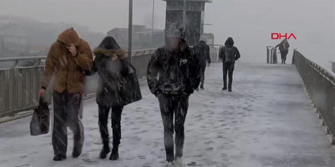 İstanbul'da beklenen kar yağışı Silivri'nin yüksek kesimlerinde başladı