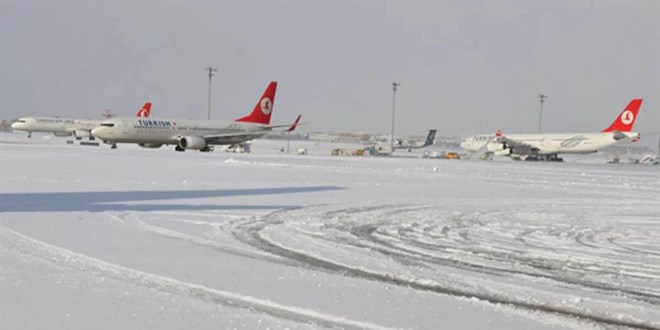 İstanbul'daki havalimanlarında kar tedbiri