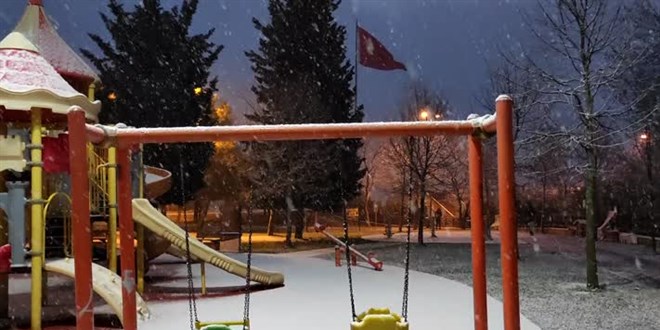 İstanbul'da kar yağışı aralıklarla etkili oluyor