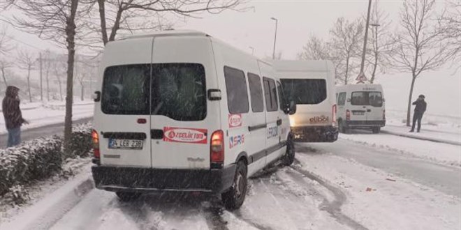 Esenyurt'ta kayan servis araçlarının kaza anları kamerada