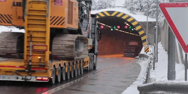 Bolu Dağı'nda kar etkili oluyor