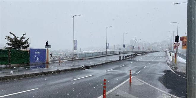 İstanbul'da kar tedbirleri: Unkapanı Köprüsü kapatıldı