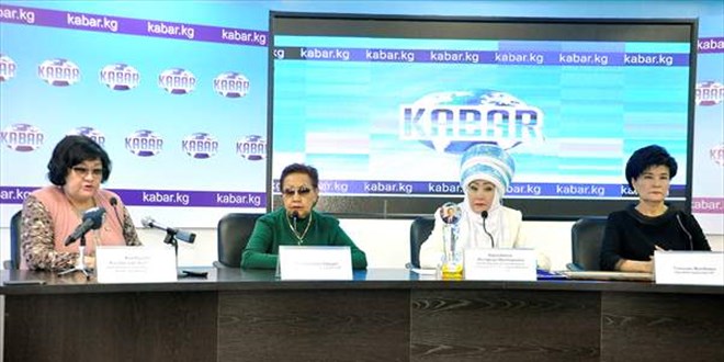 Kırgızistan'ın en büyük kadın kuruluşundan Cumhurbaşkanı Erdoğan'a 'Yılın Adamı' ödülü