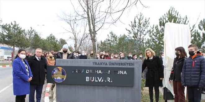 'Muayene ücretleriyle öğrenci okutan profesör'ün adı bulvara verildi