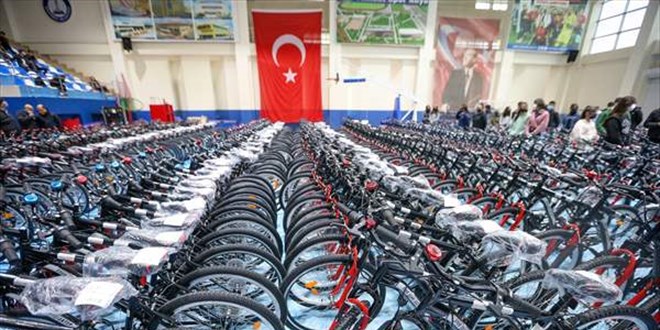 Gaziantep'te okullara 20 bin forma ve 1000 bisiklet dağıtıldı