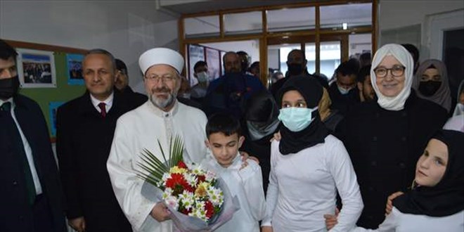 'İşitme engellileri için ilk defa Türk İşaret Dili Sözlüğü' çıkarttık'