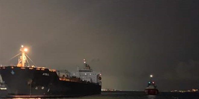 İstanbul Boğazı'nda sürüklenen gemi kurtarıldı