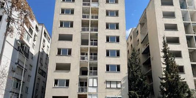 İzmir'de deprem sonrası boşaltılan binada üzerine asansör düşen kişi öldü