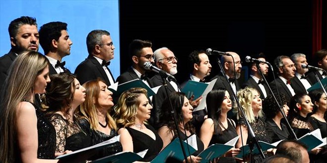 Sa�l�k �al��anlar�ndan "14 Mart T�p Bayram�" konseri