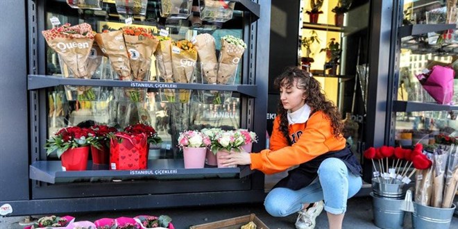 Öğrenciler hem okuyor, hem çalışıyor