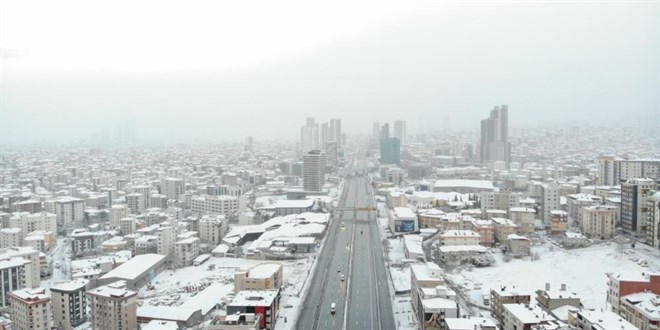 İstanbul'da vatandaşlar kar tedbirlerine uydu, yollar boş kaldı