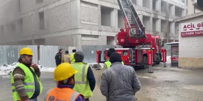 Ba�c�lar E�itim ve Ara�t�rma Hastanesi'nin in�aat�ndaki yang�n s�nd�r�ld�