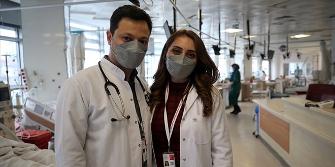 Doktor çift, işi ve hayatı birlikte göğüslüyor
