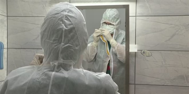 Meslekte 44. yılındaki doktor, genç hekimler için emekliliği erteledi