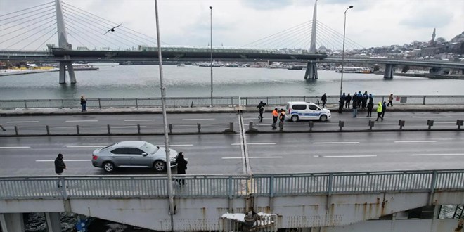 3 defa ayr�lan Unkapan� K�pr�s� alarm veriyor!