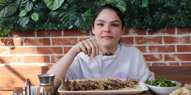 37 dakikada 255 adet ��p �i� yiyerek rekor k�rd�