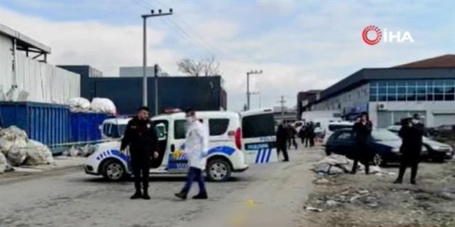 Sakarya'da sokak ortasında silahla vurdu!