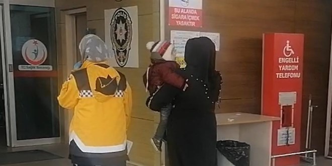 �ki adet 50 kuru� yutan bebek hastanelik oldu