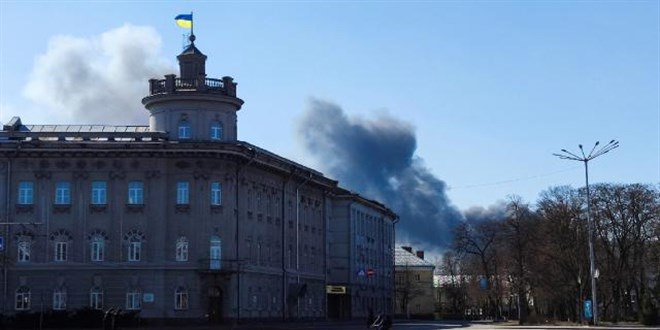 Rus ordusu ekmek s�ras� bekleyen sivillere ate� a�t�