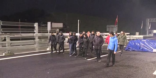Bakan Karaismailoğlu gün doğumunu 1915 Çanakkale Köprüsü'nde karşıladı