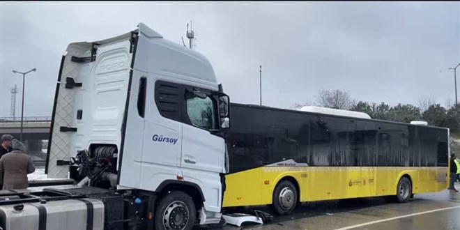 Sancaktepe'de t�rla �arp��an �ETT otob�s�n�n s�r�c�s� yaraland�