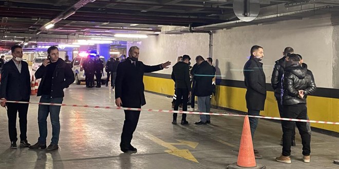 Alışveriş merkezinde koca dehşeti: Eşini vurup intihar etti