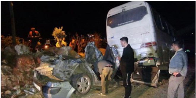 Adana'da yolcu otobs devrildi! 4' ar ok sayda yaral var