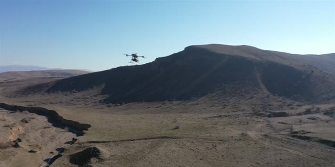 Silahlı drone Songar yerli roketleri ateşledi