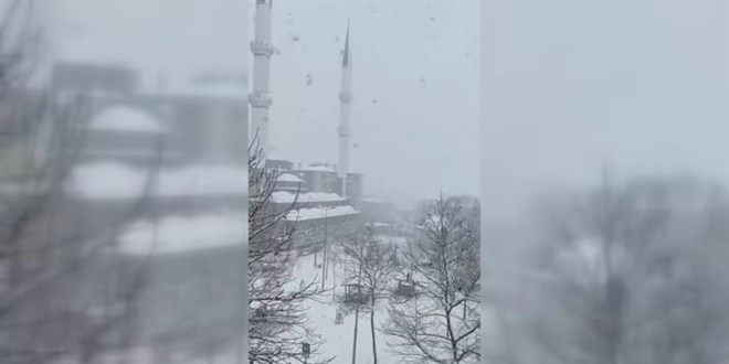 İstanbul'da kar yağışı etkisini sürdürüyor