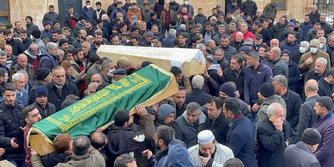 Mardin'de iki hafif ticari ara� �arp��t�, 4 ki�i �ld�, 5 ki�i yaraland�