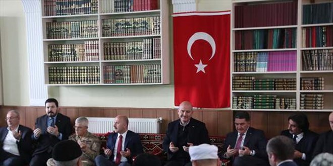 İçişleri Bakanı Soylu, Ağrı'da kanaat önderleriyle buluştu
