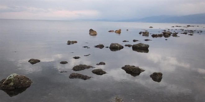 Deniz çekilince 2 bin 500 yıllık antik liman ortaya çıktı