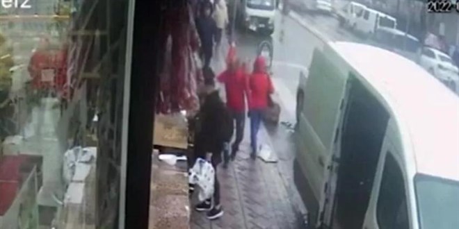 Ey�psultan'da �a�k�na �eviren olay! K���k �ocu�a b�yle yumruk att�