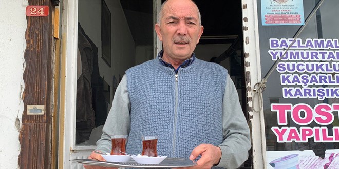 Bir zamanların belediye başkanı şimdinin çaycısı