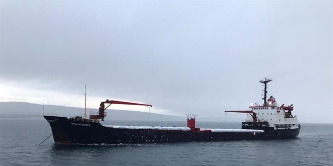 Çanakkale Boğazı'nda gemi arızası: Boğaz çift yönlü trafiğe kapatıldı