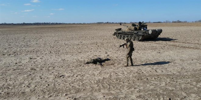 Rus askeri para dl karlnda tankyla beraber Ukrayna'ya teslim oldu