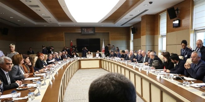 Sağlık çalışanlarının özlük hakları Komisyon'da görüşüldü