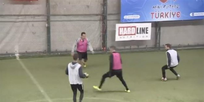 Emre Belözoğlu ile Acun Ilıcalı'dan halı saha şovu
