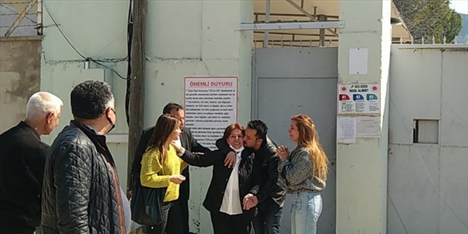 Kocasını bıçakla öldürdüğü iddiasıyla yargılanan kadına ceza verilmedi