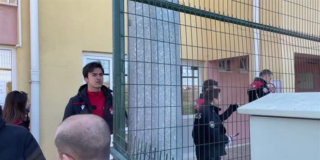 Edirne'de futbol maçında çıkan kavgada 2 hakem yaralandı