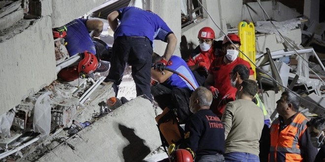 Depremde 30 kiiye mezar olmutu: Mahkeme bakannn szleri gerginlik yaratt