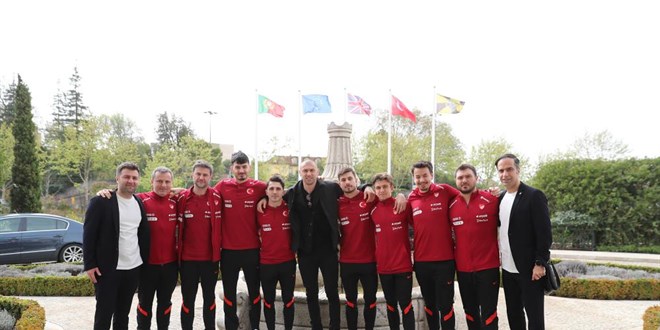 Milli Takım'ı bırakan Burak Yılmaz kamptan ayrıldı