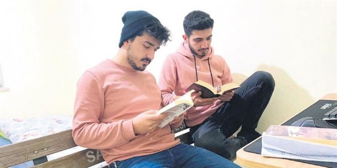 Öğrenciler ile belediye arasında gündem olan bank yerine kondu